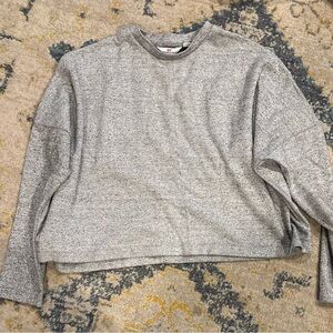 Vineyard Vines Heather Gray Women's Crew Neck Sweater cropped fit